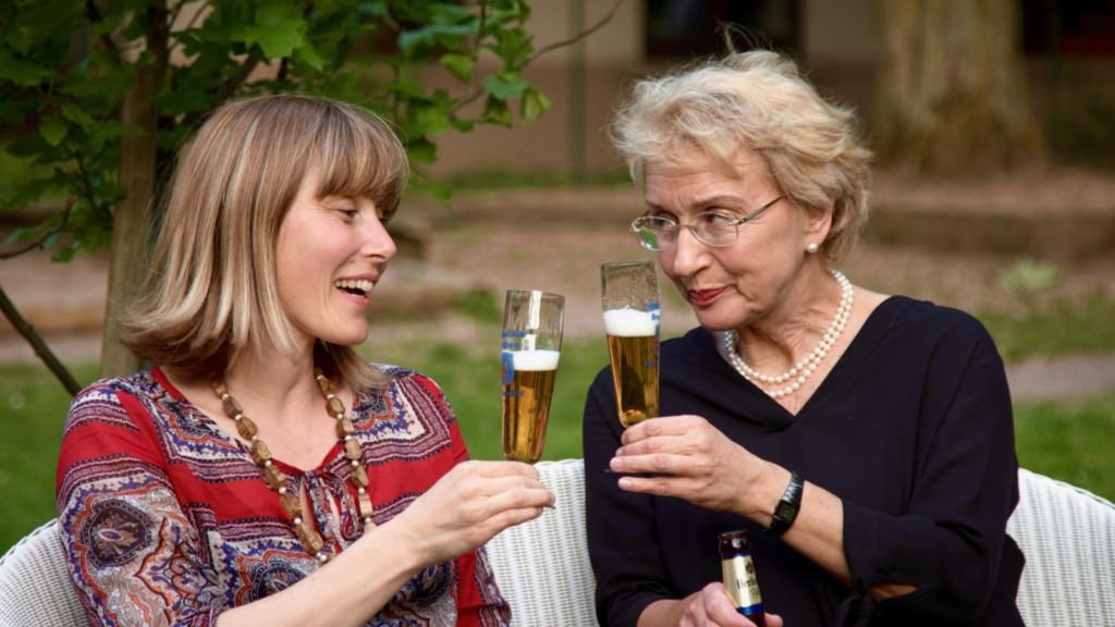 Unsere Autorin Christin traf sich zum Klönschnack mit Christiane Brasse-Nothdurft im Garten der Melanchthonkirche | Foto: Thomas Müller