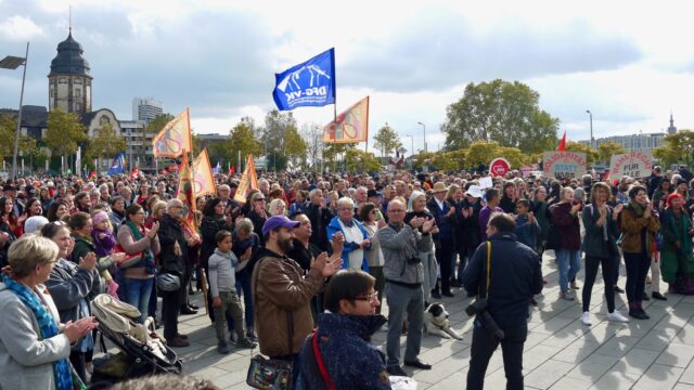 demo-2018-10-03_p1070246 Bunter Demobeginn auf dem Alten Messplatz | Foto: M. Schülke