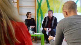 Bezirksbeirätin Stefanie Heß und Stadtrat Raymond Fojkar (beide Grüne) führten durch die Gesprächs- und Informationsveranstaltung für Familien | Foto: M. Schülke