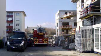 Einsatzkräfte vor Ort in der Mainstraße | Foto: M. Schülke