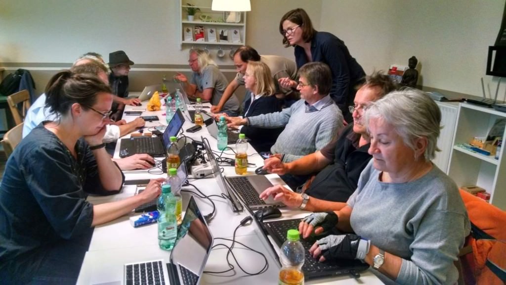 Blog-Workshop für Journalist*innen im Bürgercafé Wohlgelegen | Foto: Sabine Hebbelmann