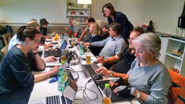 Blog-Workshop für Journalist*innen im Bürgercafé Wohlgelegen | Foto: Sabine Hebbelmann