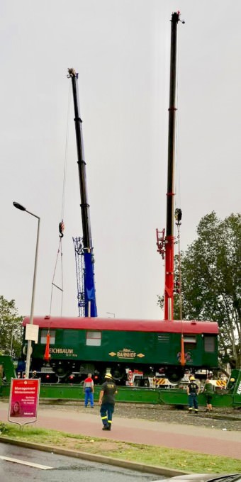 abtransport alter bahnhof lesereinsendung facebook 340x680 - Waggons des Alten Bahnhofs ausrangiert