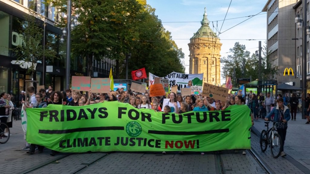8000 bis 10.000 Menschen allen Alters gingen in Mannheim für das Klima auf die Straße | Foto: CKI