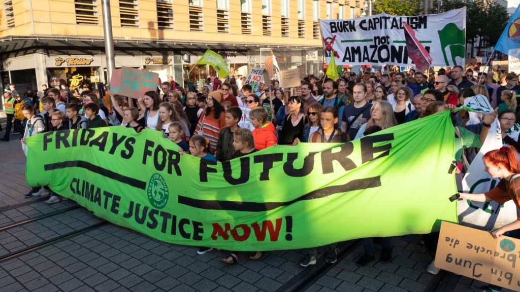 "Fridays for Future" sind auch für einen stärkeren ÖPNV auf der Straße | Foto: CKI