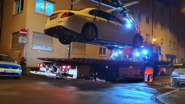 Dieses Fahrzeug stand ordnungswidrig im Fünf-Meter-Bereich einer Kreuzung und wurde daher abgeschleppt | Foto: Stadt Mannheim