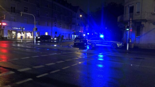 polizeieinsatz-symbolbild Polizeieinsatz an der Ecke Friedrich-Ebert-/Lange Rötterstraße (Symbolbild) | Foto: M. Schülke