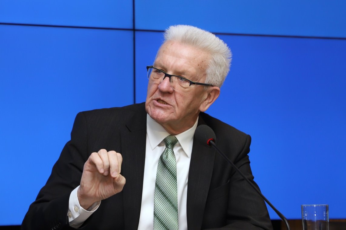 200310 lpk 03 winfried kretschmann 1142x761 - SWR: Kretschmann droht mit Ausgangssperre