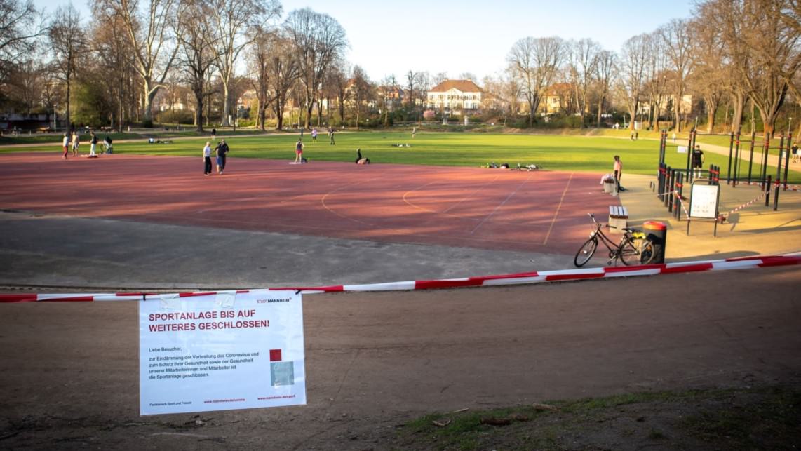 geschlossene sportanlage cki 1142x643 - Treffen von mehr als zwei Personen in der Öffentlichkeit werden verboten