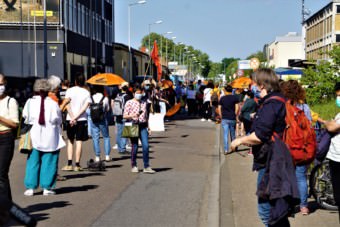 Demo vor der Landeserstaufnahme in der Industriestraße | Foto: Christian Ratz