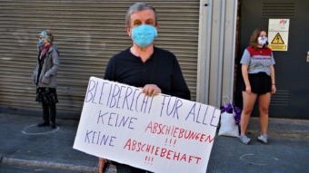 Demo vor der Landeserstaufnahme in der Industriestraße | Foto: Christian Ratz