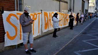 Demo vor der Landeserstaufnahme in der Industriestraße | Foto: Christian Ratz