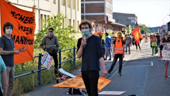 Demo vor der Landeserstaufnahme in der Industriestraße | Foto: Christian Ratz