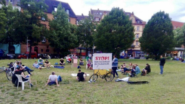 Um die 40 Interessierte versammelten sich beim Offenen Stadtteiltreffen (OST) auf dem Neumarkt | Foto: ewwe longt's