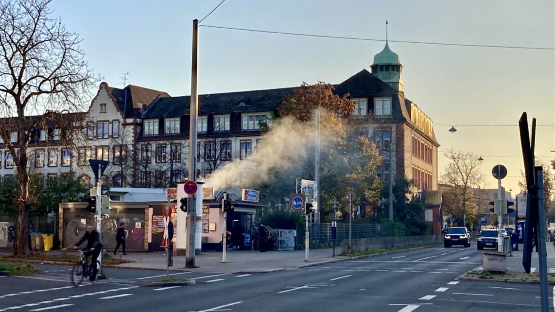 Im Hintergrund das Neckarstädter Ludwig-Frank-Gymnasium (Symbolbild) | Foto: M. Schülke