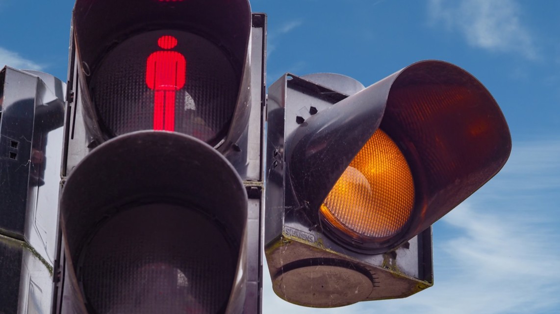 ampel symbolbild traffic lights 1428827 wolfgang claussen pixabay 1142x642 - Wartungsarbeiten an Ampelanlagen in Neckarstadt-West