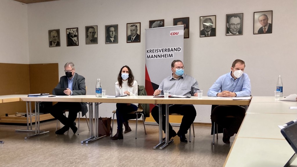 v.l.n.r. Roger Schenk (stellvertretender Landesgeschäftsführer der CDU Baden-Württemberg), Katharina Funck (kommissarische Kreisvorsitzende der CDU Mannheim), Christian Hötting (Pressereferent des Kreisverbandes Mannheim) und Christian Stalf (Schriftführer im Kreisverband Mannheim) | Foto: M. Schülke