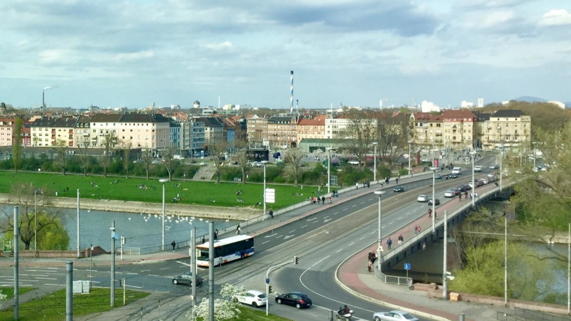 Die Kurpfalzbrücke ist ein wichtiger Verkehrsweg in und aus der Neckarstadt (Archivbild 2017) | Foto: M. Schülke