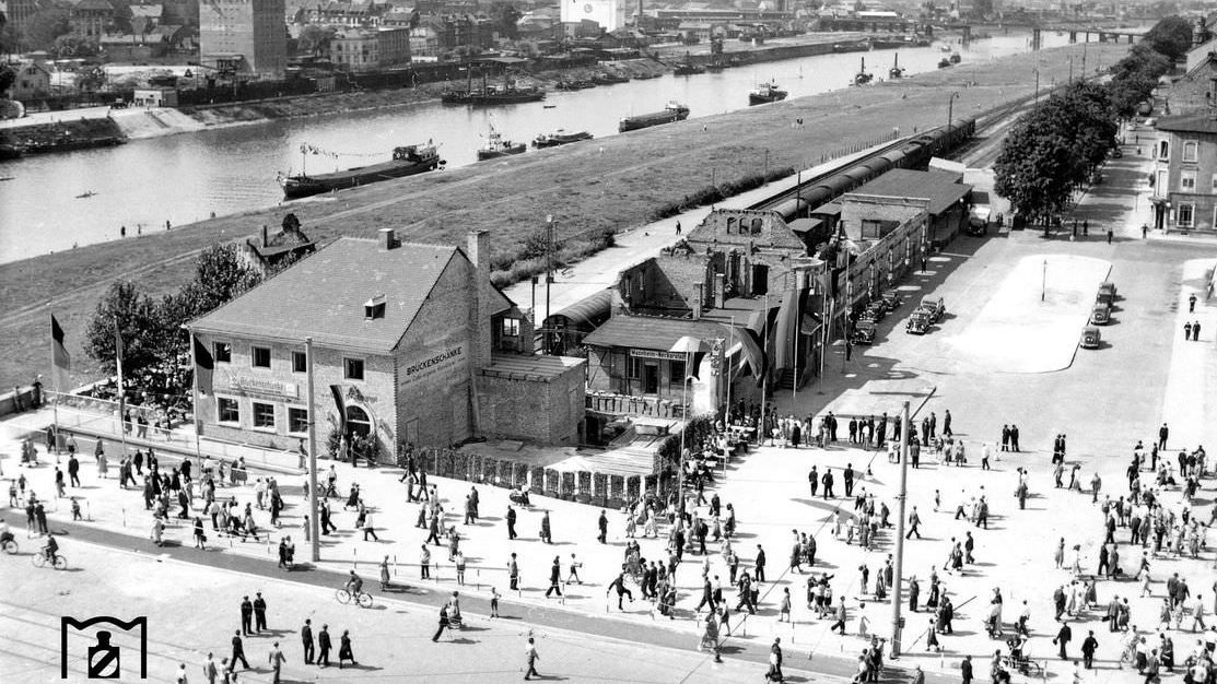 Bahnhof Neckarstadt, heute Freifläche von ALTER mit Plänen für Neubauten | Bild: MARCHIVUM