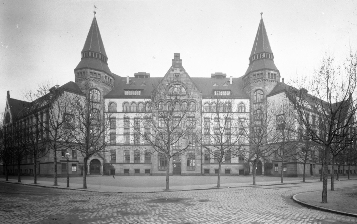 humboldtschule 2 1142x717 - 150 Jahre Neckarstadt: Arbeiterwohnungen und Industrieanlagen jenseits des Neckars