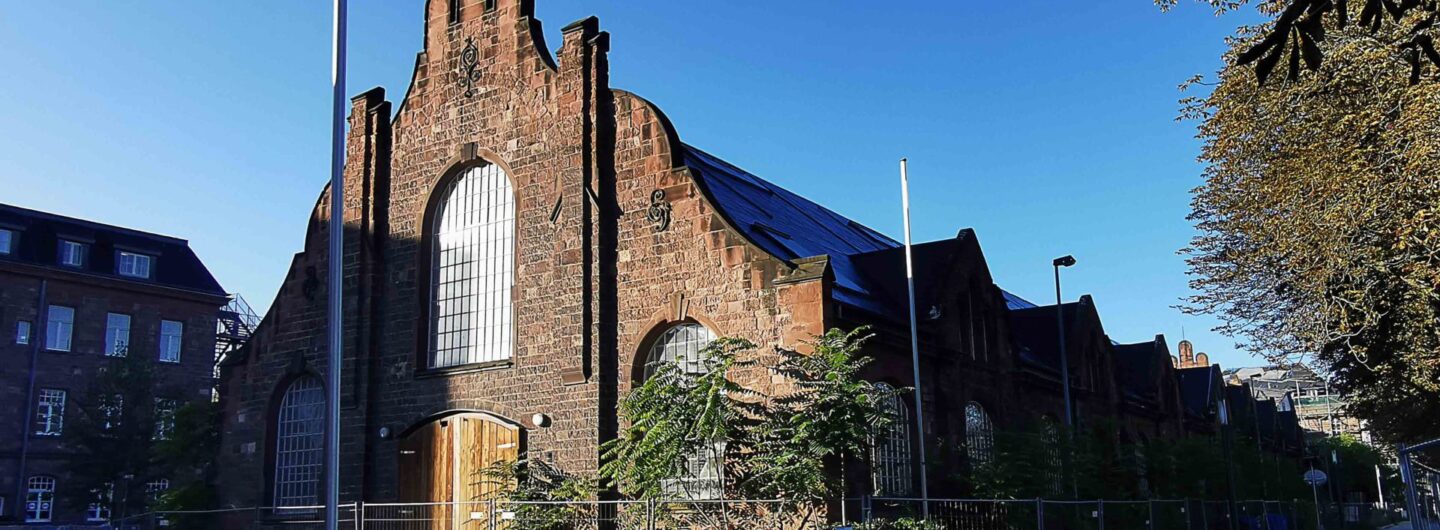 Die ehemalige Reiterhalle auf Turley, erbaut um 1900. Ein denkmalgeschütztes Objekt, das 2012 von der MWSP an den Investor Tom Bock verkauft wurde. Seit dem passierte nicht mehr viel mit dem Objekt. Im Oktober 2022 kommt es zur Zwangsversteigerung, der Verehrswert ist mit 650.000 Euro angesetzt | Foto: Dieter Leder