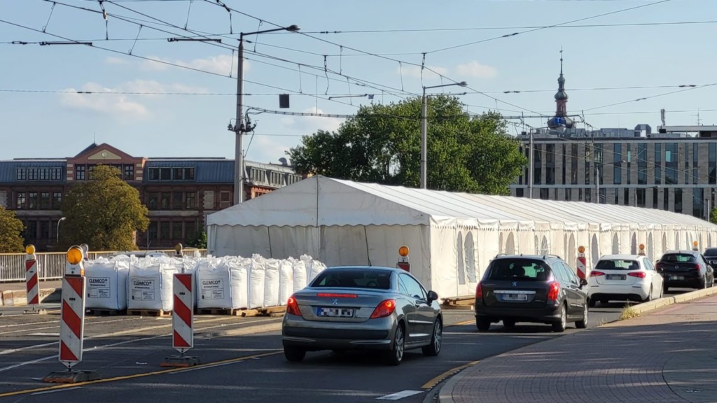 Das "Partyzelt" auf der Kurpfalzbrücke ist Geschichte | Foto: A.B.