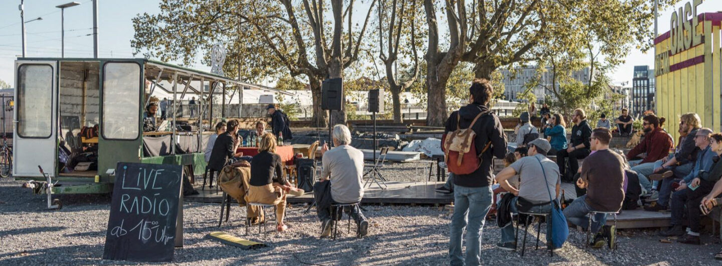 Buntes Publikum bei einer vergangenen OASE-Veranstaltung | Foto: Shooresh Fezoni