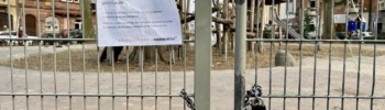 Entgegen der Mitteilung am abgesperrten Tor ist ein Pilzbefall der Platanen Grund der Sperrung | Foto: M. Schülke