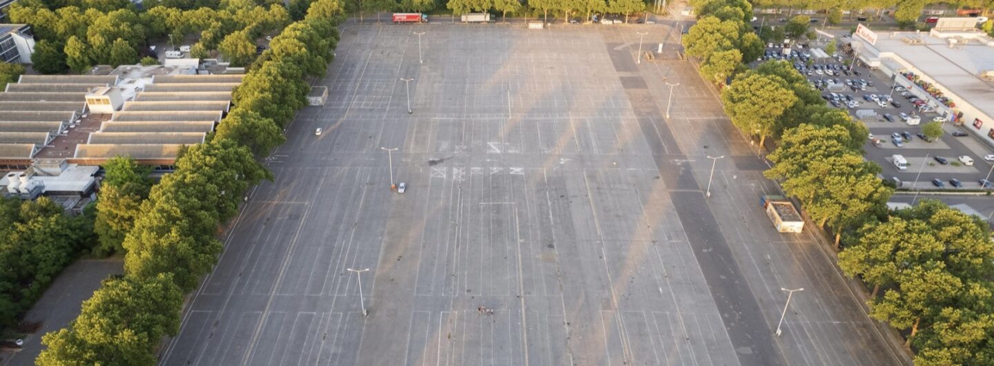 Der Neue Messplatz bietet ausreichend Parkraum für Besucher*innen des Herzogenriedpark und des Freibads | Foto: VP68 Videoproduktion