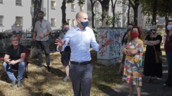 "In trockenen Tüchern" – Petar Drakul stellte 2020 den wütenden Neckarstädter*innen das Projekt vor | Foto: M. Schülke