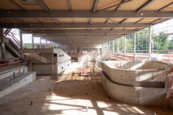 Ein Blick in die Schwimmhalle beim Richtfest Kombibad Herzogenried | Foto: Stadt Mannheim