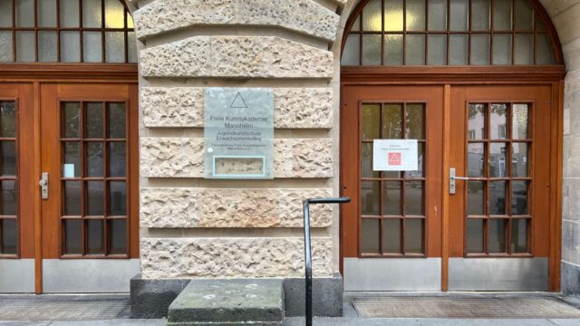Die Freie Kunstakademie residiert noch im sanierungsbedürftigen Herschelbad | Foto: M. Schülke