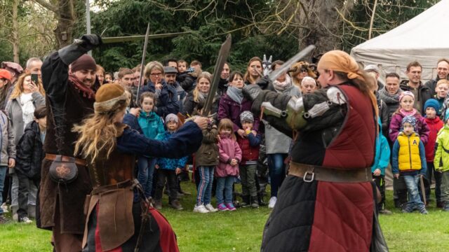 Neben gastronomischen und kunsthandwerklichen Ständen sind die Aufführungen von Schaukämpfen immer sehr beliebt | Foto: Stadtpark Mannheim