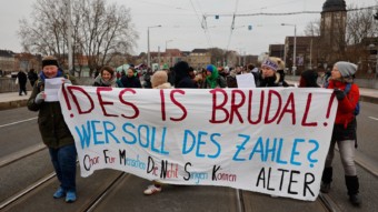 Auch der "Chor für Menschen, die nicht singen können" sorgte für musikalische Untermalung des Demozugs | Foto: CKI