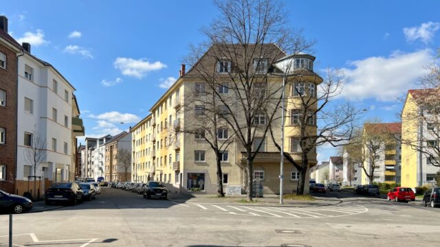 Vor dem Leseladen des Interkulturellen Bildungszentrums (Ikubiz) entsteht 2026 eine neue Platzfläche | Foto: M. Schülke