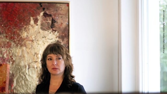 Andreea Dragoescu stellt in der 68 Gallery aus | Foto: Linus Maletz (Quelle: Flyer, gestaltet von www.deea.net)