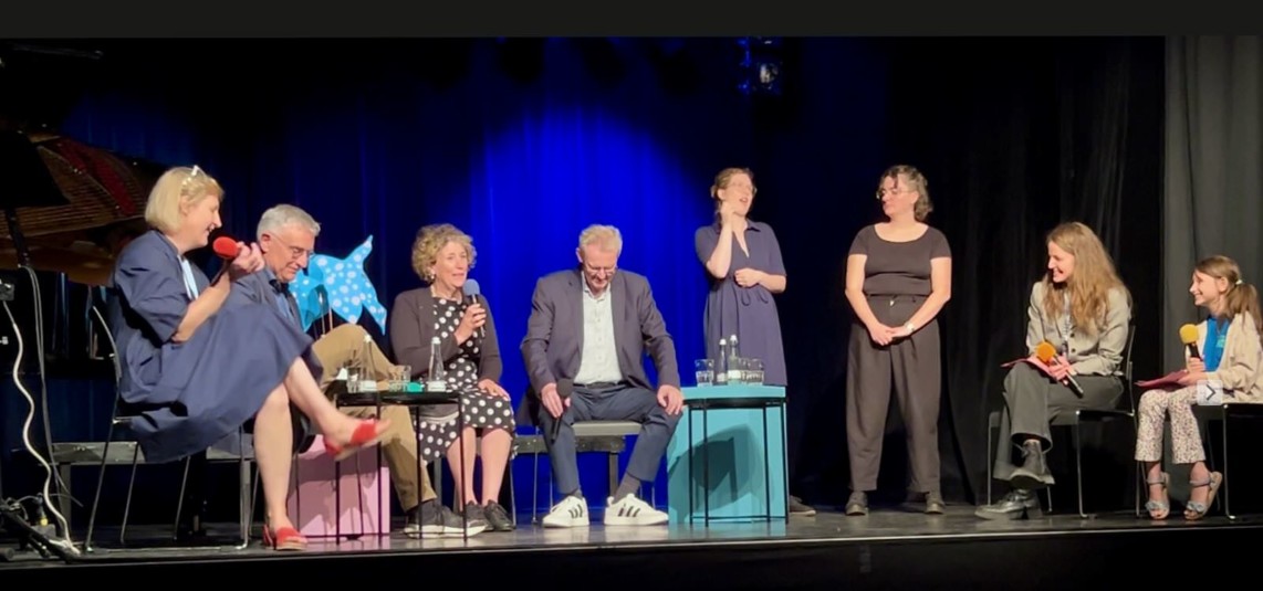theatertage gespraech eroeffnung 1142x535 - Theater für ein Publikum, das die Welt retten muss