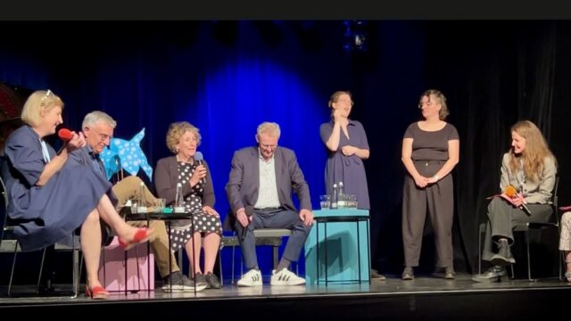 Beim Podiumsgespräch zur Eröffnung der Theatertage wurden einige grundsätzliche Fragen geklärt | Bild: M. Schülke