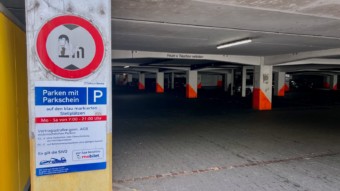 Diese Schilder finden sich überall auf der von der Straße zugänglichen Ebene | Foto: M. Schülke
