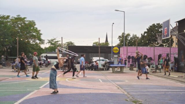 Der Film "Die Plätze denen, die sie beleben" von Shooresh Fezoni und Ute Seitz porträtiert das selbstverwaltete Projekt ALTER am Alten Messplatz in Mannheim | Screenshot: Vimeo