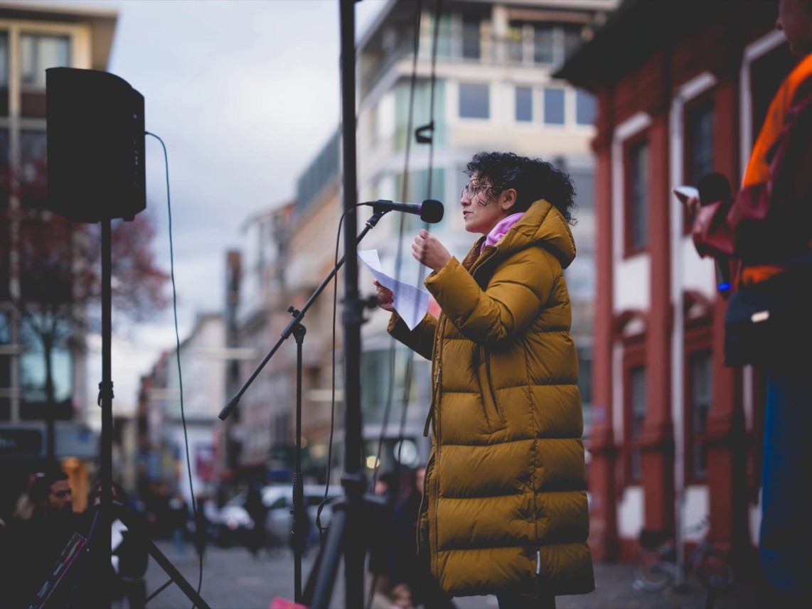 stadtbild demo zahra alibabanezhad salem e3d19d 356aff51baa848eb861505a1993cc8e1mv2 1142x857 - Hunderte demonstrieren gegen rassistische Stadtbild-Aussage