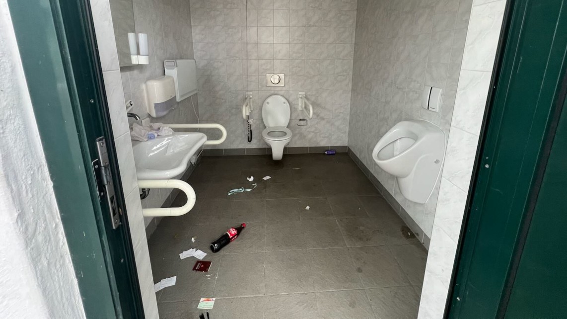 platzhaus barrierefreie toilette zustand september 2025 img 1107 1142x642 - Problemtoilette: Barrierefreiheit abgeschlossen