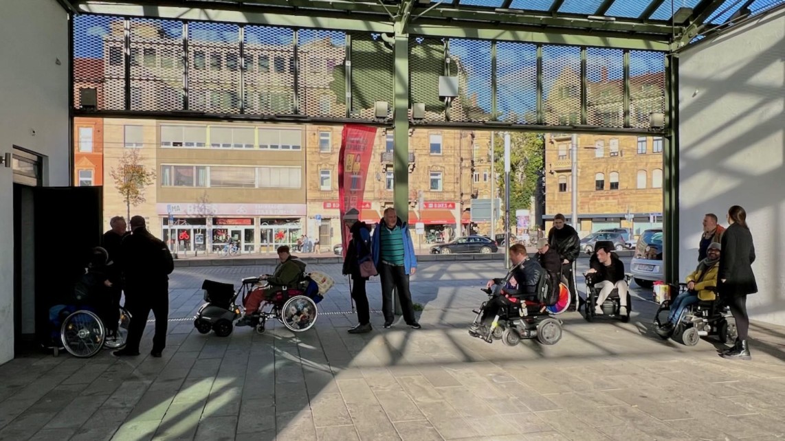 platzhaus barrierefreie toilette protestaktion img 1985 1142x642 - Problemtoilette: Barrierefreiheit abgeschlossen