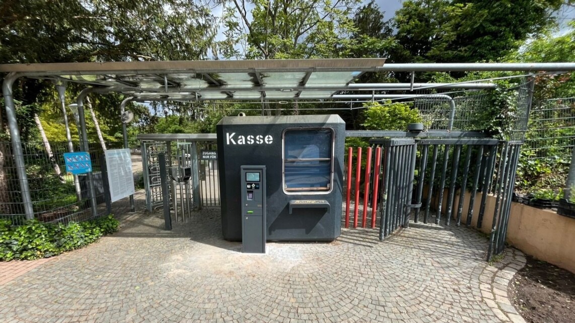 herzogenriedpark eingang jakob trumpfheller strasse mit neuem ticketaustomat 1142x642 - Ticketautomat steht jetzt am Herzogenriedpark