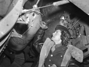 drei frauen ein krieg10 margaret bourke white labeling bomb c getty images 340x256 - Drei Frauen gegen das Vergessen
