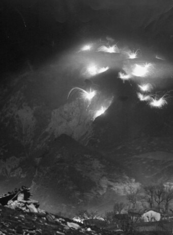 drei frauen ein krieg11 artillery apennine mountains 1945 340x461 - Drei Frauen gegen das Vergessen