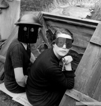 drei frauen ein krieg16 fire masks london 1941 c lee miller archives 340x355 - Drei Frauen gegen das Vergessen