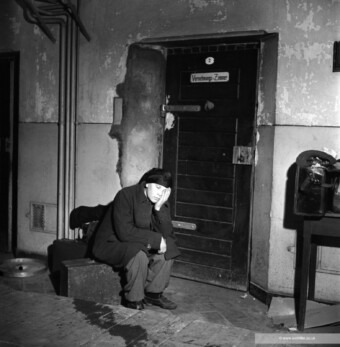 drei frauen ein krieg17 gestapo jail cologne 1945 c lee miller archives 340x347 - Drei Frauen gegen das Vergessen