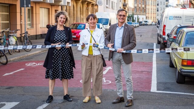 eroffnung_fahrradzone_neckarstadtwest_foto_piakempe Eröffnung der ersten Mannheimer Fahrradzone in der Neckarstadt-West mit Erster Bürgermeisterin Diana Pretzell, Fahrradbeauftragter Gabriele Fröhlich und Bürgermeister Ralf Eisenhauer (v.l.n.r.) | Foto: Stadt Mannheim / Pia Kempe